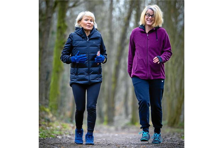 Anne König (links) und unsere Autorin Simone Schneider-Seebeck kommen im Plattenwald zwar nur langsam voran, das ändert aber nichts am positiven Effekt. Foto: Alexander Becher