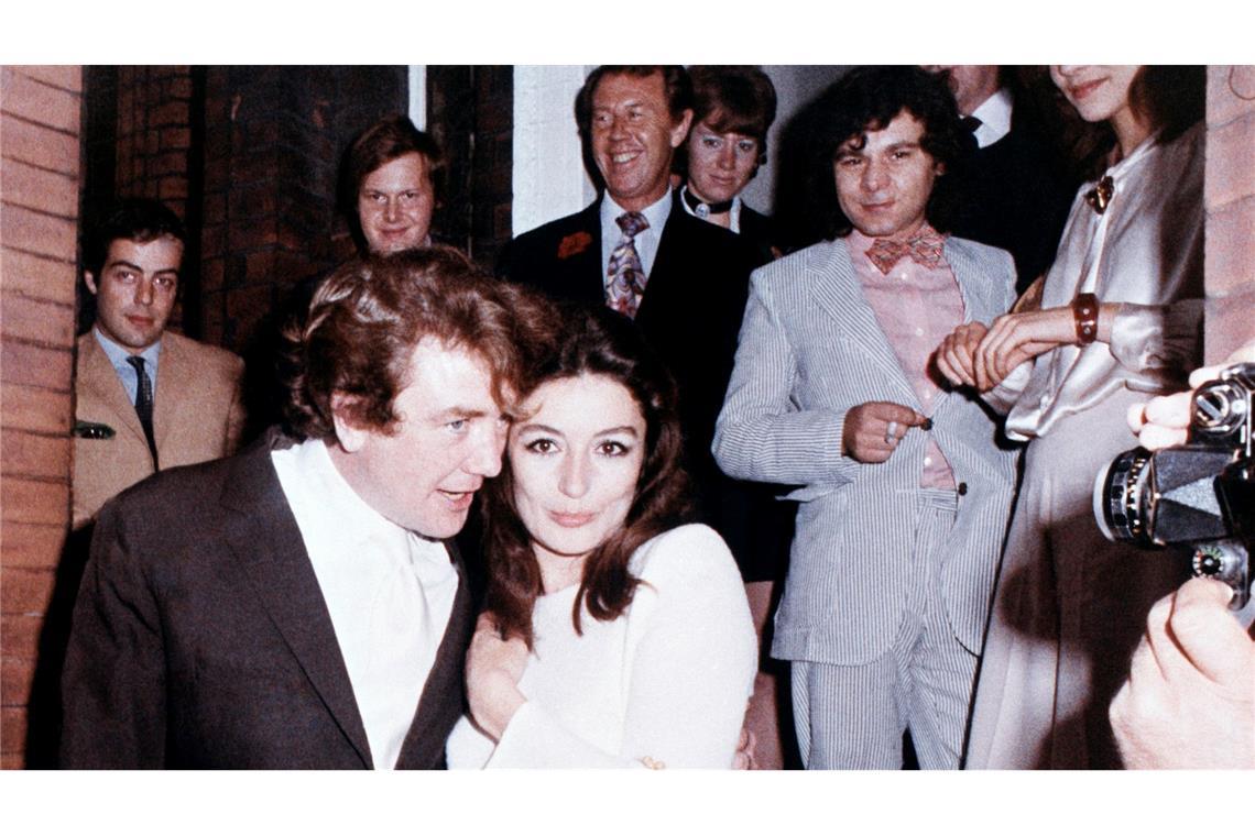 Anouk Aimée und Albert Finney nach ihrer standesamtlichen Hochzeit im August 1970 in London.