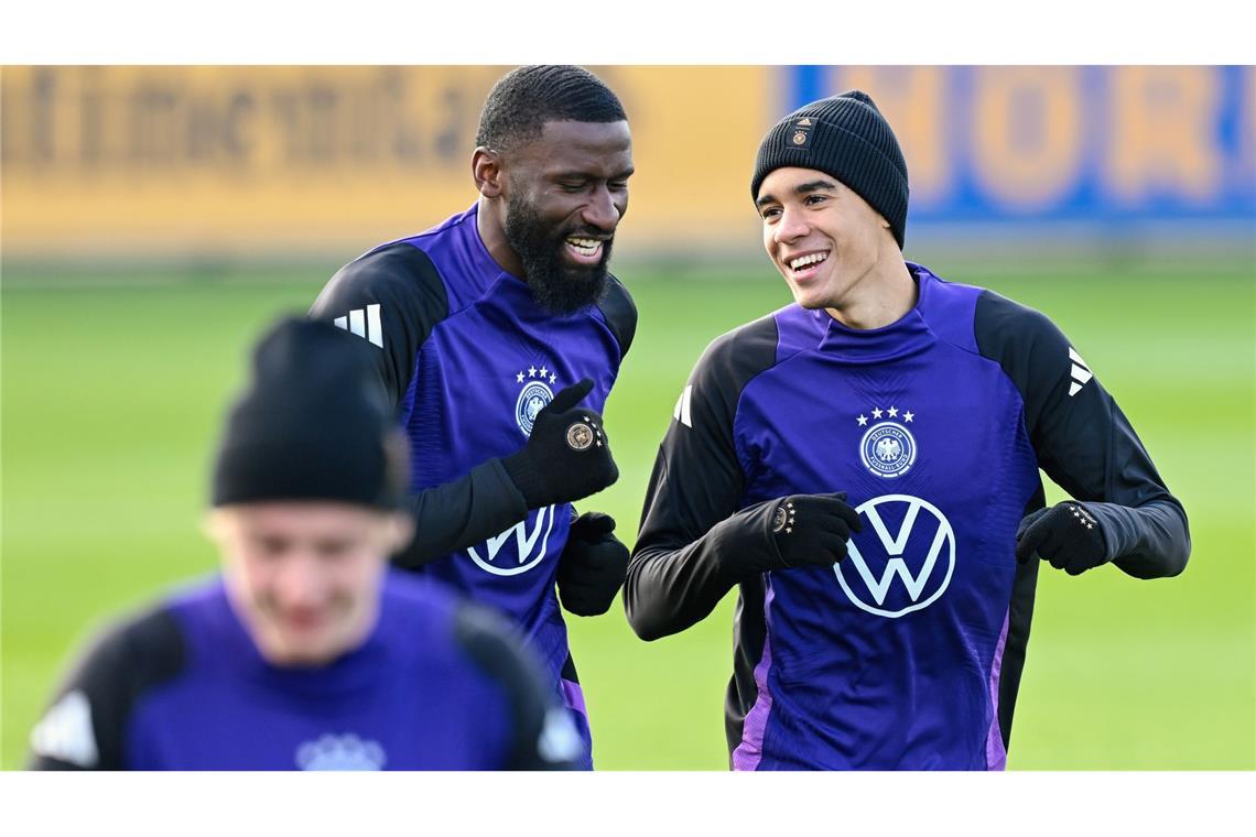 Antonio Rüdiger (l.) und Jamal Musiala (r.) - zwei wichtige Säulen für Bundestrainer Nagelsmann.