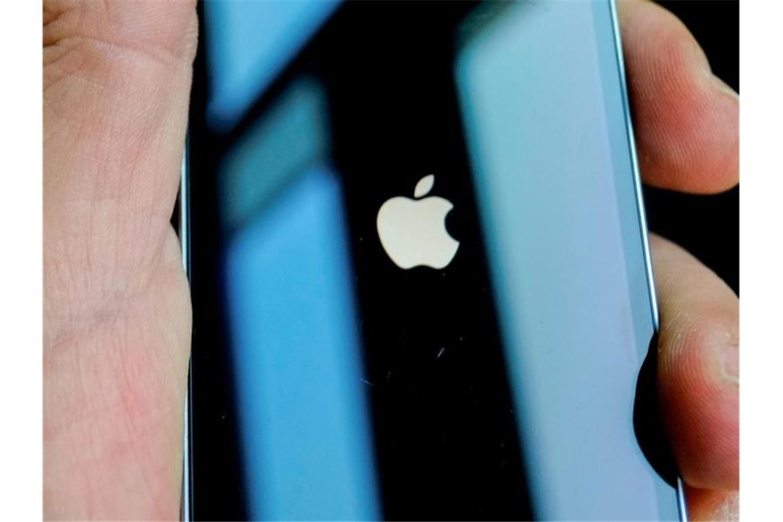 Apple mit Rekord-Weihnachtsquartal trotz Chip-Knappheit Apple meldet rund 85 Millionen verkaufte iPhones. Foto: Stefan Jaitner/dpa