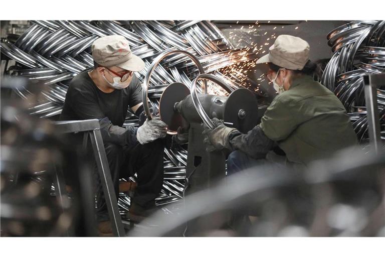 Arbeiter in chinesischer Fabrik Hangzhou