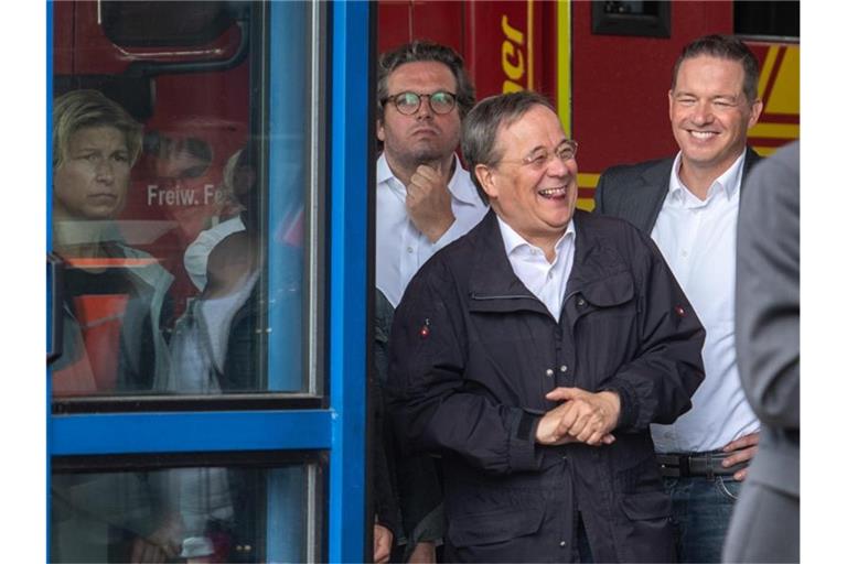 Armin Laschet (CDU), Ministerpräsident von Nordrhein-Westfalen, lacht. Foto: Marius Becker/dpa