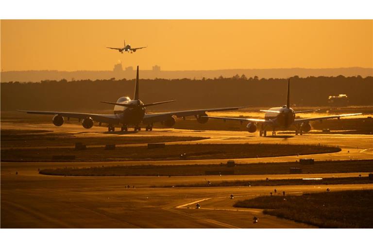 Auch am Frankfurter Flughafen ist ein Warnstreik der Beschäftigten im öffentlichen Dienst angekündigt. (Archivbild)