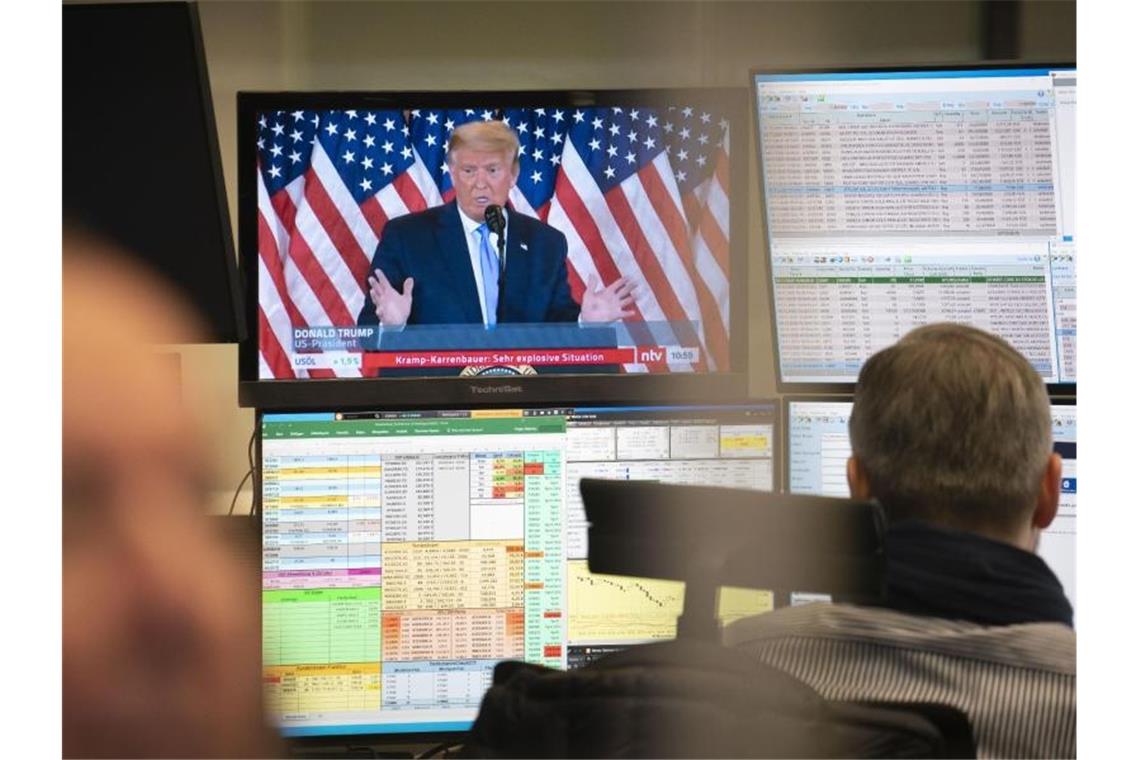 Deutsche Industrie von US-Wahl-Drama verunsichert Auch an der Frankfurter Börse richten sich die Blicke auf das Geschehen in den USA. Foto: Frank Rumpenhorst/dpa