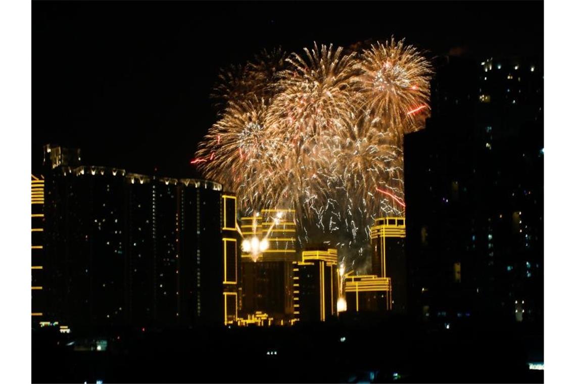 Das neue Jahr startet erneut eher ruhig - Milde Temperaturen Auch auf den Philippinen wird der Start ins neue Jahr mit einem Feuerwerk gefeiert. Foto: George Buid/ZUMA Press Wire/dpa