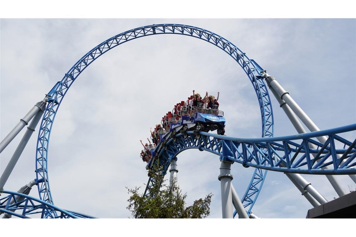 Auch bei Regen kann man bei einem Besuch im Europapark Spaß haben. Worauf man achten muss, haben wir hier für Sie zusammengefasst.