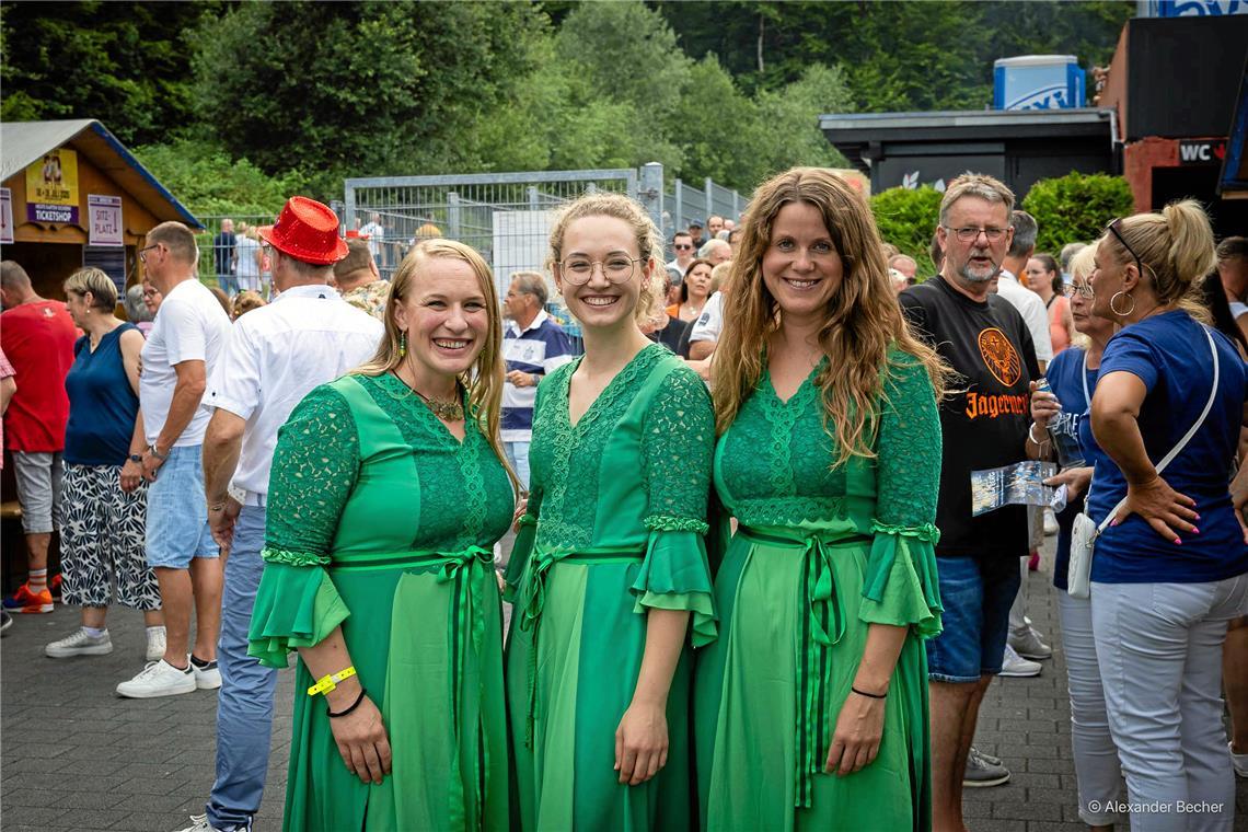 Auch die ehemaligen schwäbischen Waldfeen Sonja Bischoff, Michelle Fuchs und Jes...