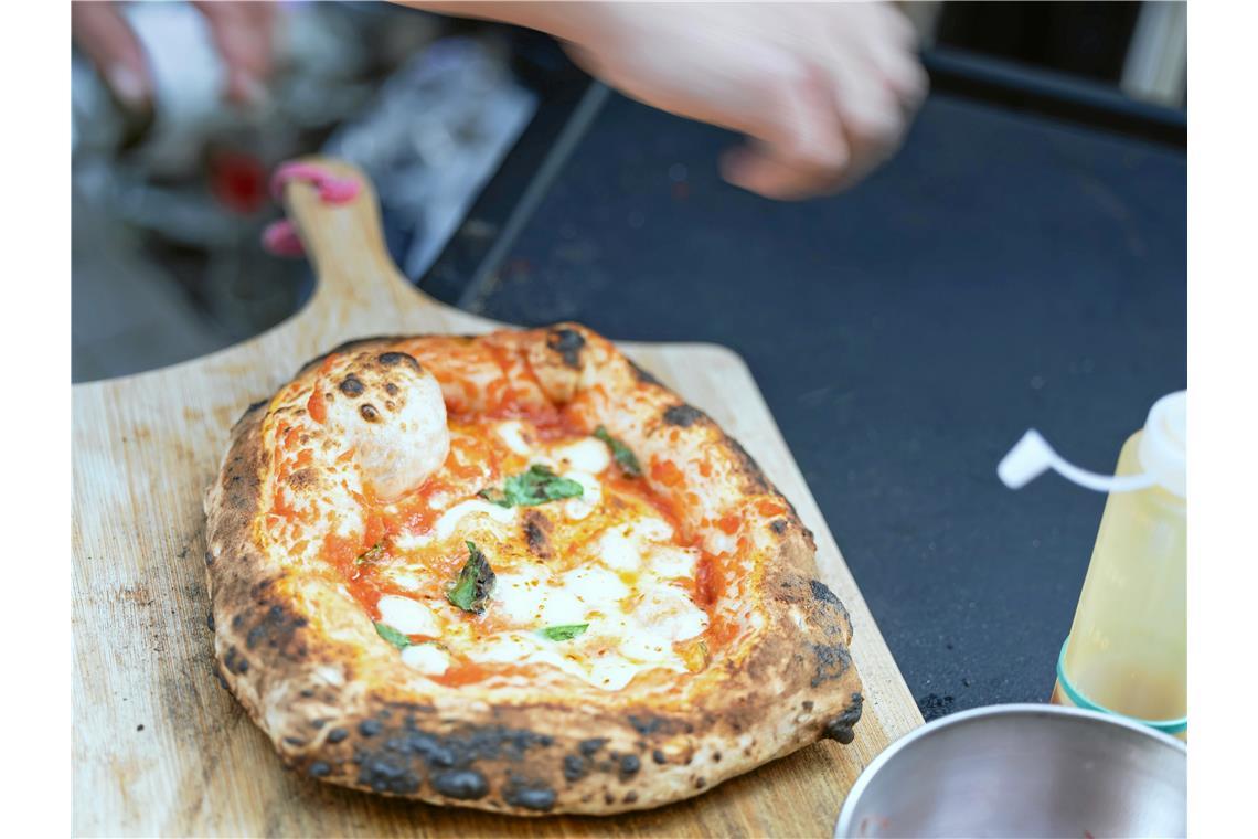 Auch für das leibliche Wohl war gesorgt. Es gab zum Beispiel Pizza ... 