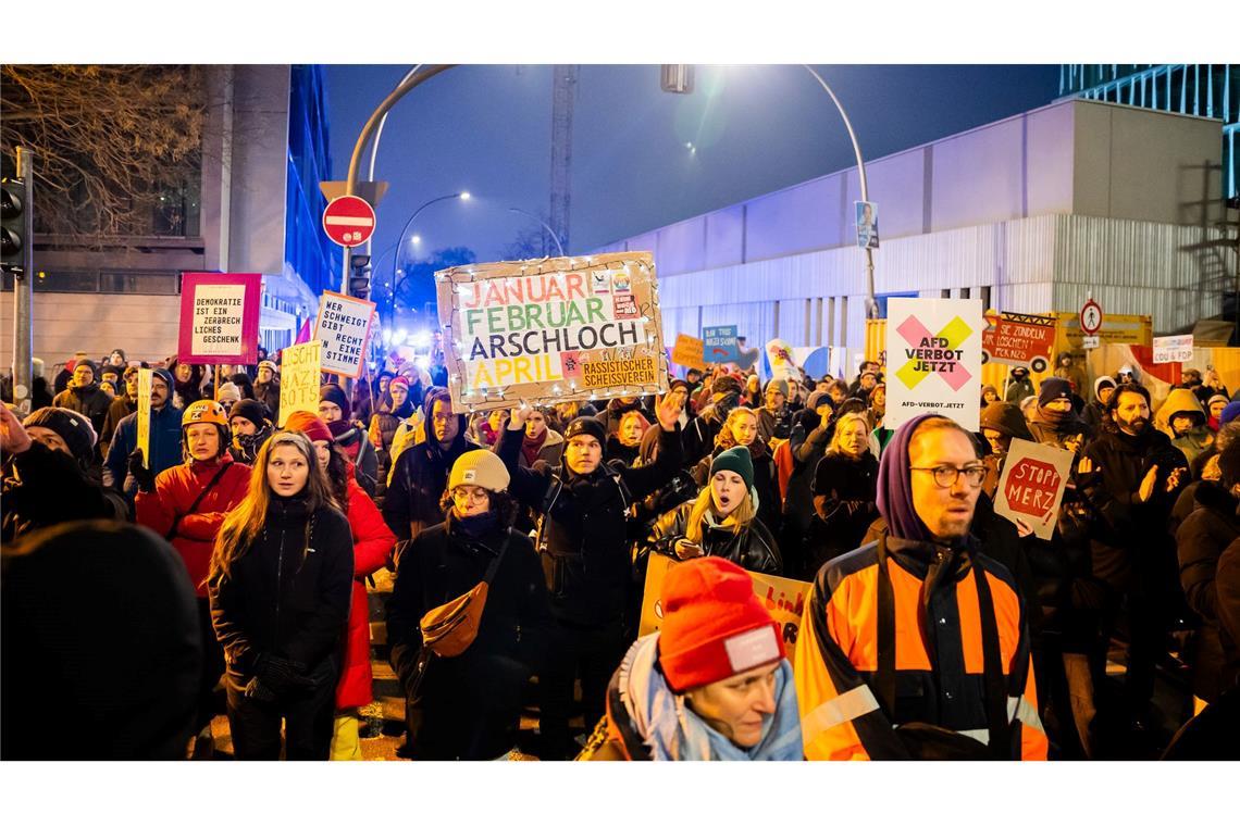 Auch in Berlin zog es wieder zahlreiche Menschen auf die Straße.