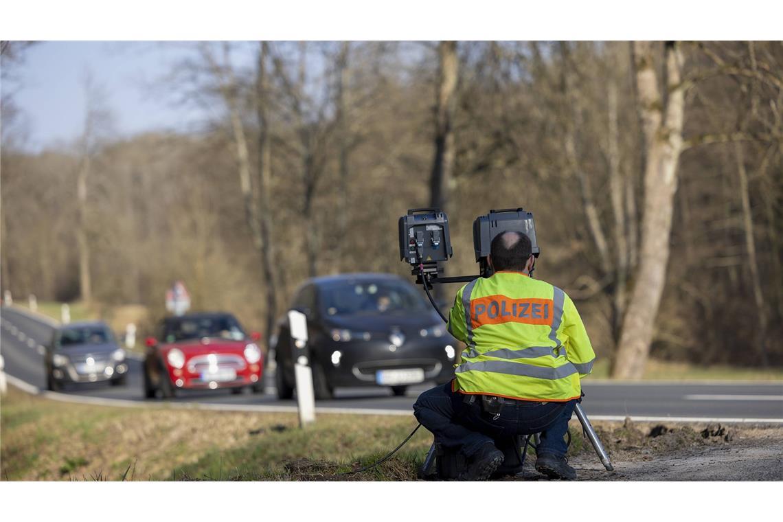 Auch in diesem Jahr gibt es bundesweit wieder vermehrt Geschwindigkeitskontrolle der Polizei. (Archivbild)