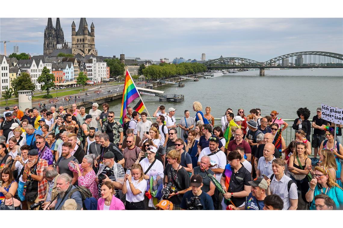 Auch in diesem Jahr hat der Kölner CSD wieder Tausende von Teilnehmern auf die Beine gebracht.