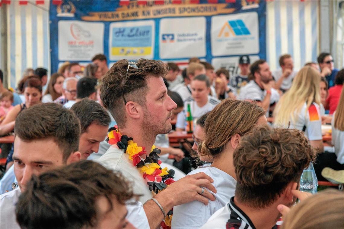 Auch in Murrhardt verfolgen die Fans das Spiel der Nationalmannschaft. 