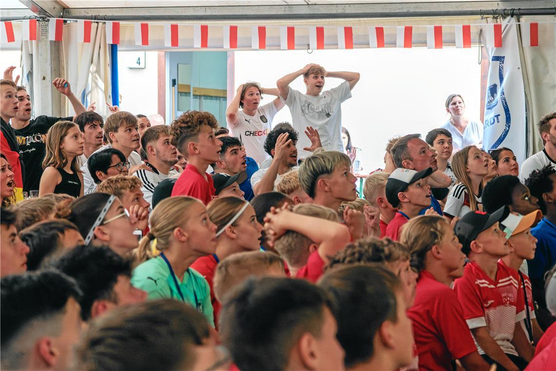 Auch in Murrhardt verfolgen die Fans das Spiel der Nationalmannschaft. 