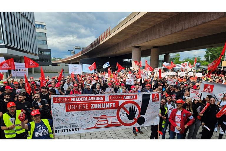 Auch in Stuttgart demonstrierten Mercedes-Benz-Beschäftigte.