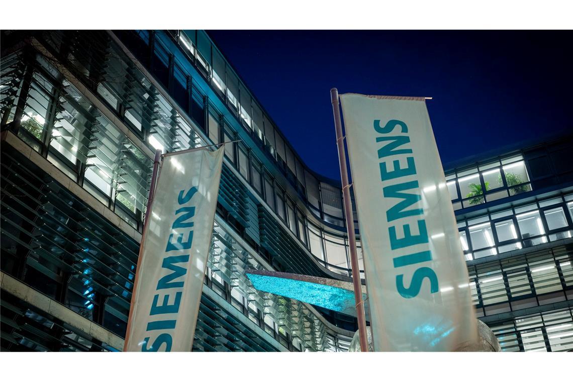 Auch Siemens baut Jobs ab.