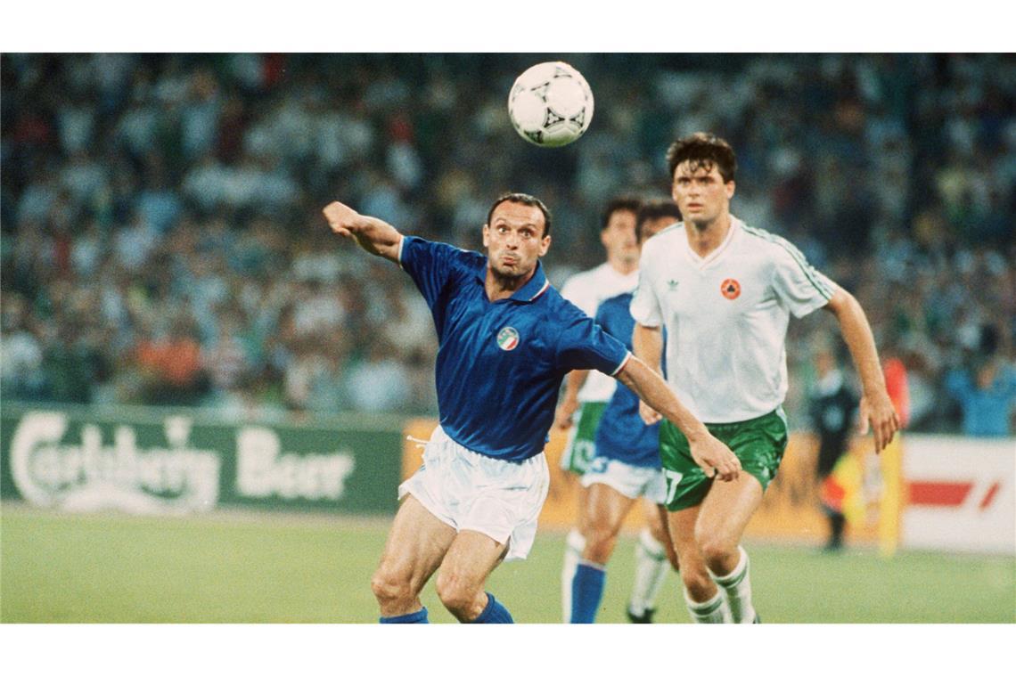 Auf dem Bild: Toto Schillaci beim Viertelfinalspiel gegen Irland bei der WM 1990 im eigenen Land.