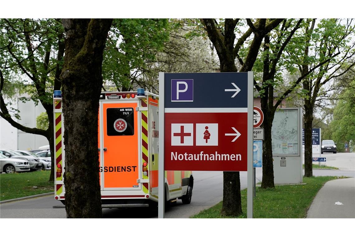 Auf dem Gelände des Inn-Salzach-Klinikums Gabersee in Wasserburg am Inn ist ein Arzt getötet worden.