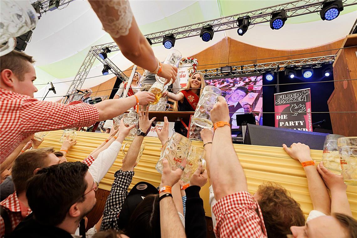 Auf dem Stuttgarter Frühlingsfest werden wieder die Krüge gehoben, am Joint ziehen ist allerdings verboten.