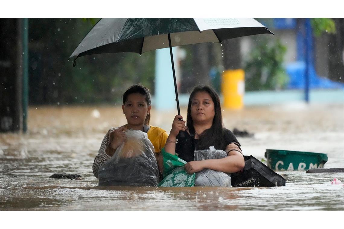 Auf den Philippinen stand das Wasser teilweise brusthoch.