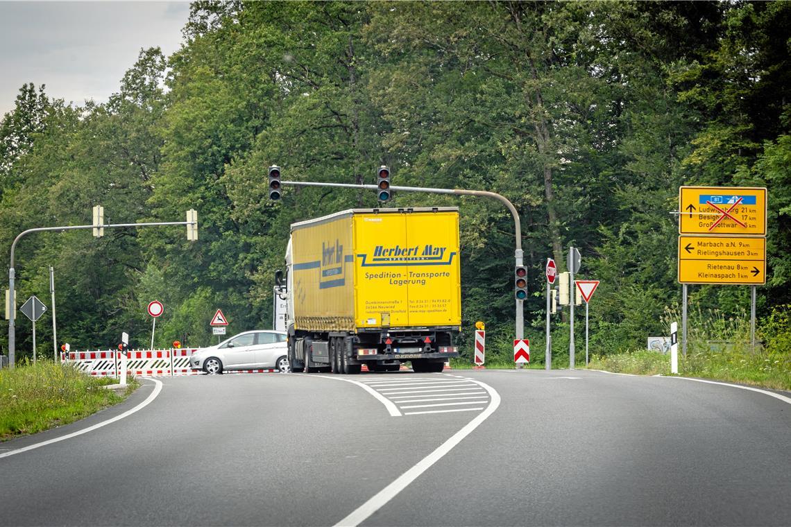 Auf der B328 bleibt die Lage zäh. Foto: Alexander Becher