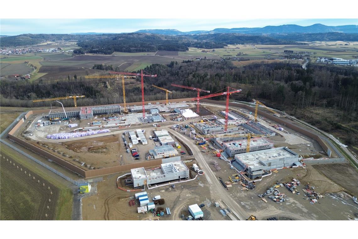 Auf der Baustelle der künftigen JVA Rottweil geht es voran – hier ein Luftbild von Ende Januar.