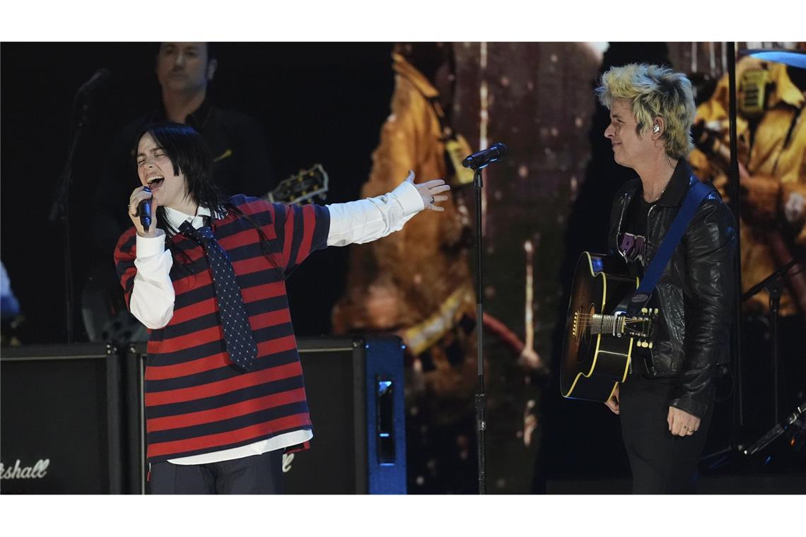 Auf der Bühne: Billie Eilish und Billie Joe Armstrong von Green Day