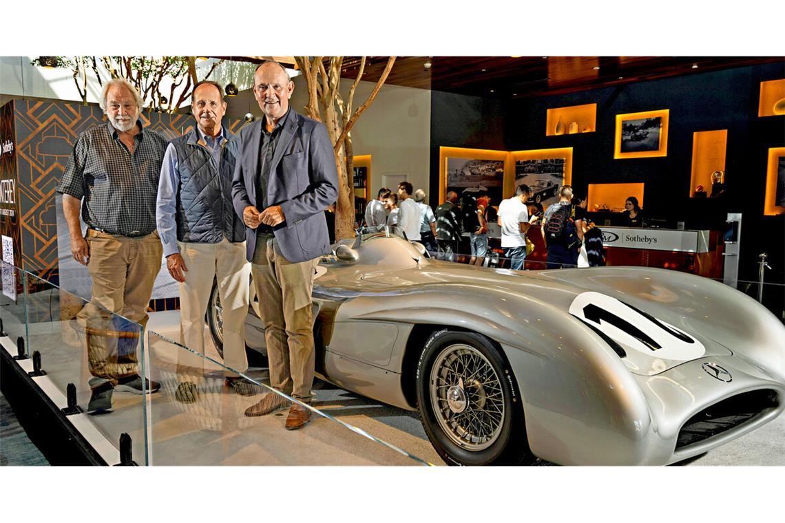 Auf der Pebble Beach Automotive Week 2024: Der W 196 R, mit Rob Myers, Geschäftsführer der RM Group of Companies, Joe Hale, Direktor des Indianapolis Motor Speedway Museums und Marcus Breitschwerdt, CEO Mercedes-Benz Heritage GmbH (von links).Highlight auf der Pebble Beach Automotive Week 2024: Der W 196 R, zusammen mit Rob Myers, Chairman und CEO der RM Group of Companies, Joe Hale, Direktor des Indianapolis Motor Speedway Museums und Marcus Breitschwerdt, CEO Mercedes-Benz Heritage GmbH (von links).