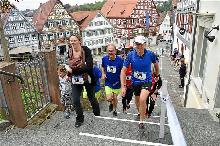 Auf der Strecke müssen die Läufer viele Treppen bewältigen. Foto: Tobias Sellmaier