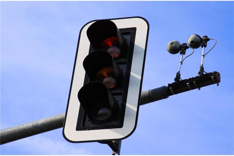 Auf immer mehr Ampeln befinden sich Kameras. Aber welche Aufgabe haben sie? Mehr dazu hier.