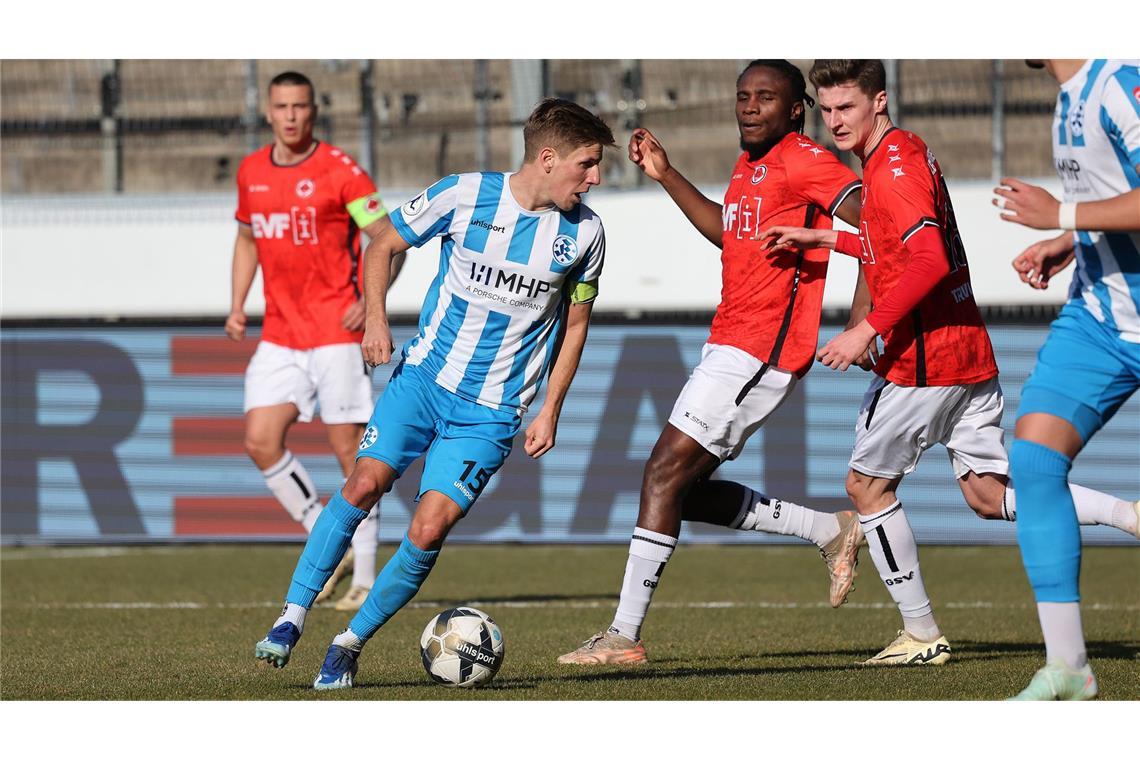 Auf Kapitän Nico Blank müssen die Kickers nicht nur am Samstag in Steinbach verzichten.              
Foto: Baumann