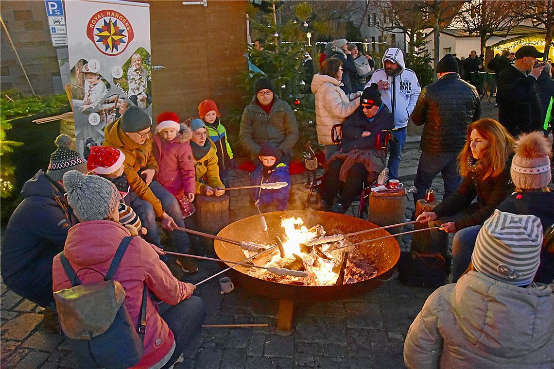 Aufwärmen, Stockbrotgrillen und Zusammensein. Bei den Royal Rangers ist es einfa...