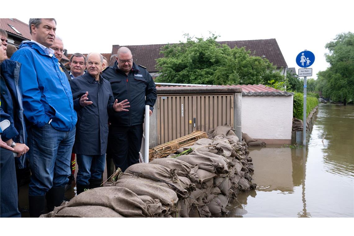 Aus bayerischer Sicht haben Bundespolitiker wie Olaf Scholz ihre Hilfsversprechen für die Hochwasseropfer im Freistaat nicht eingehalten. (Archivbild)