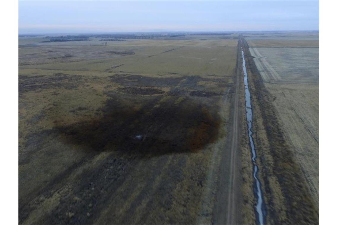 Umstrittene Erdöl-Pipeline Keystone XL wird nicht gebaut Aus einem Leck in der bestehenden Keystone Pipeline sind im US-Bundesstaat South Dakota schon einmal rund 795 000 Liter Öl entwichen. Foto: Uncredited/DroneBase/AP/dpa