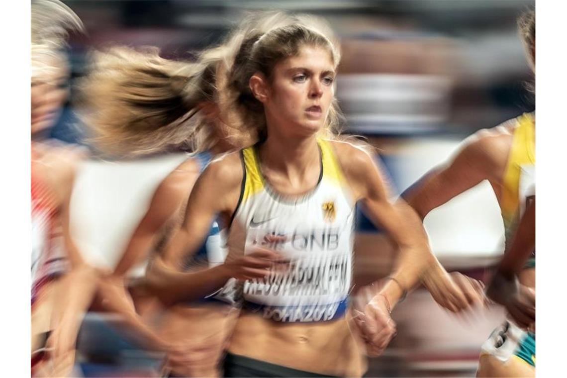 Klosterhalfen holt WM-Bronze - Mihambo fliegt ins Finale Ausnahmeläuferin Konstanze Klosterhalfen hat bei der Leichtathletik-WM in Doha Bronze über 5000 Meter gewonnen. Foto: Michael Kappeler/dpa