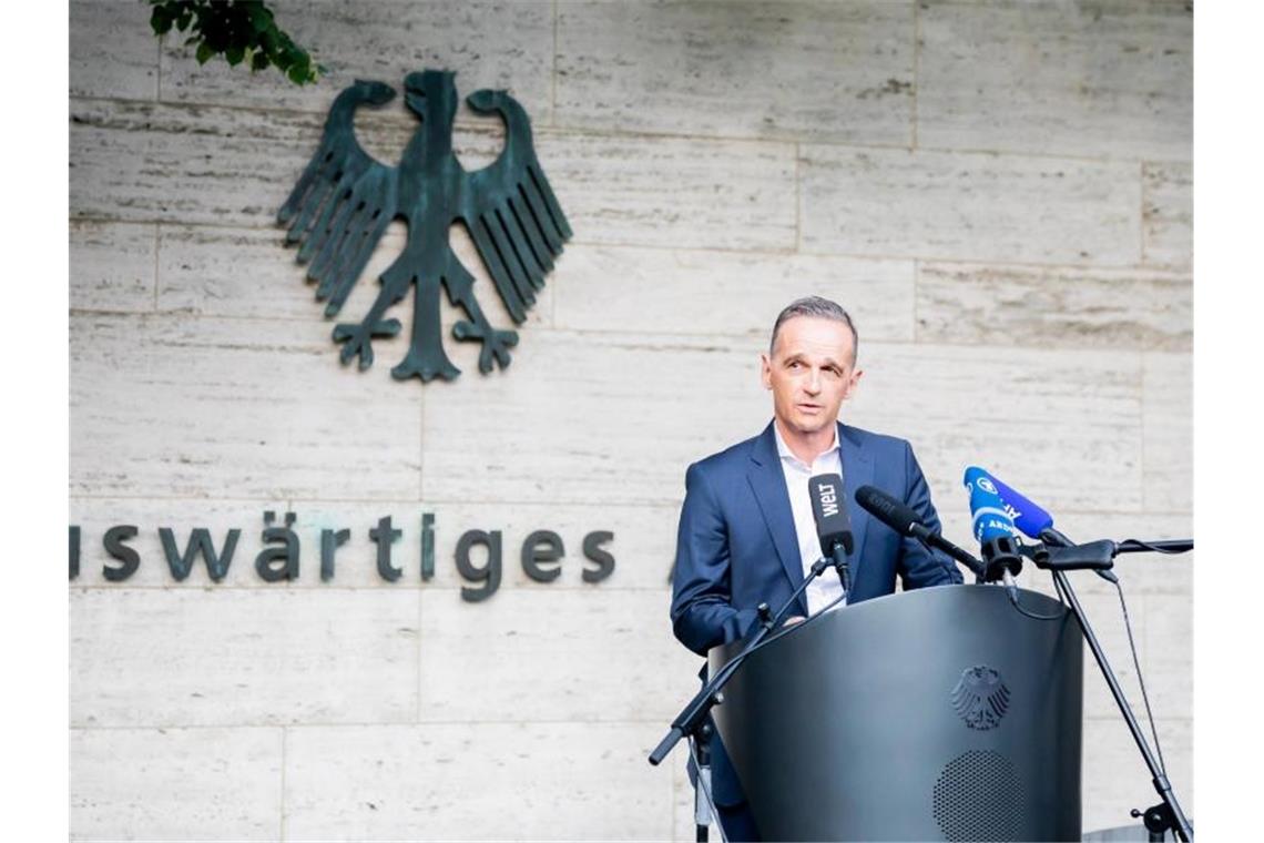 Schwieriger Start der deutschen Evakuierungsaktion in Kabul Außenminister Heiko Maas gibt vor dem Auswärtigen Amt ein Statement zur Lage in Afghanistan. Foto: Christoph Soeder/dpa