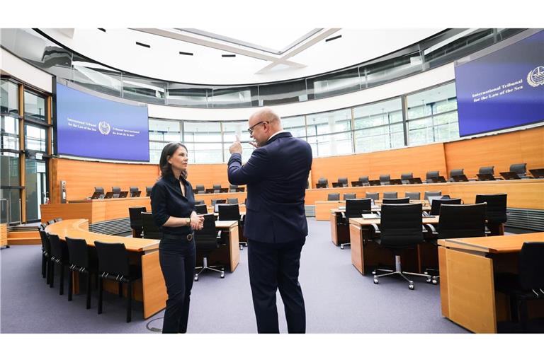 Außenministerin Annalena Baerbock (Grüne) besucht auf ihrer Sommerreise Hamburg. Am Rande kritisiert sie scharf den Umgang von Belarus mit einem Deutschen.