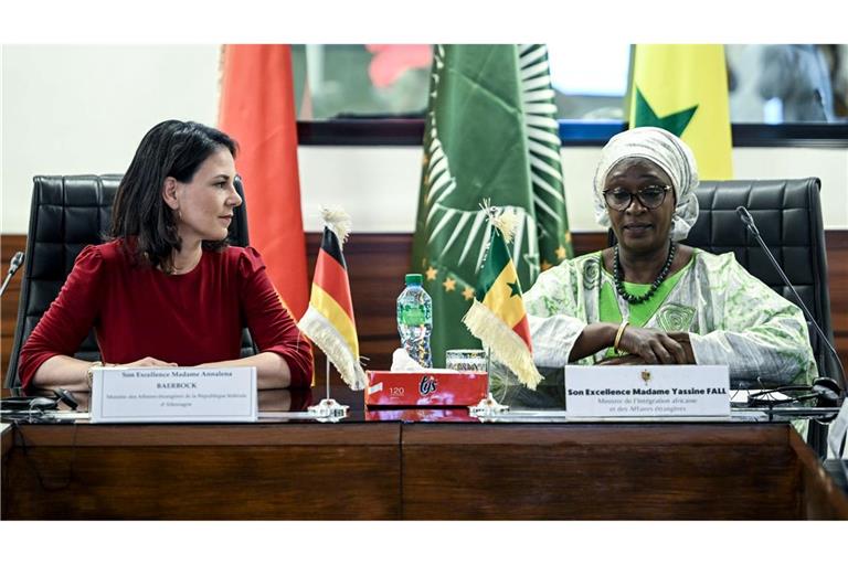 Außenministerin Annalena Baerbock versucht in Westafrika, die Ausbreitung der Gewalt nach den Militärputschen im Sahel einzudämmen. Dem Senegal kommt eine Mittlerrolle zu.