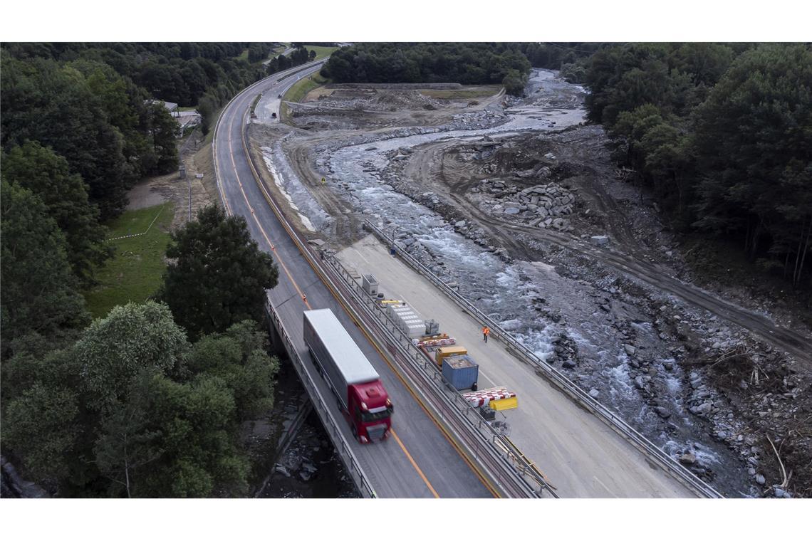 Autobahn A13 wieder geöffnet: Nach heftigen Unwettern ist die A13 San Bernardino, eine wichtige Nord-Süd-Transitstrecke mit je einer Fahrspur pro Richtung, bei Lostallo wieder offen.