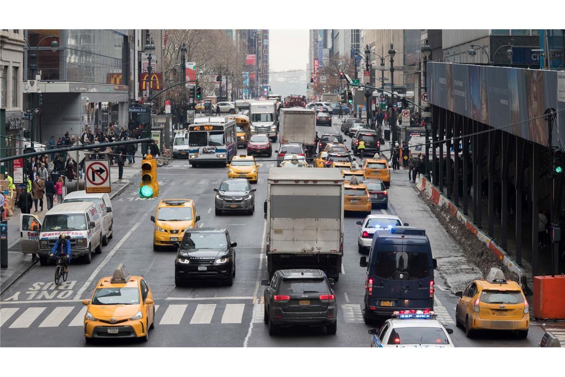 Autos ohne Ende - in Manhattan bislang Alltag. (Archivbild)