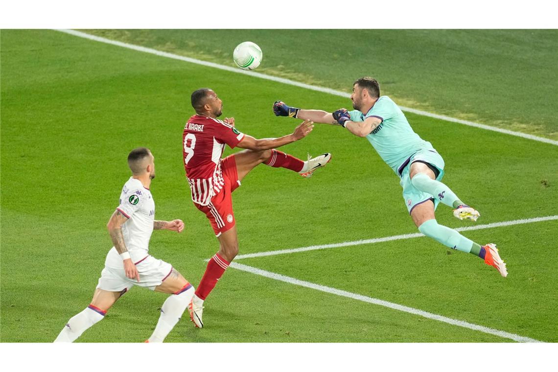 Ayoub El Kaabi (M), der allein im Halbfinale gegen Aston Villa fünf Tore erzielt hatte, sorgte auch gegen Florenz für den Siegtreffer.