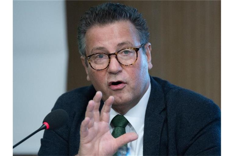 Baden-Württembergs Agrarminister Peter Hauk antwortet bei einer Pressekonferenz auf Fragen. Foto: Bernd Weißbrod/dpa/Archivbild