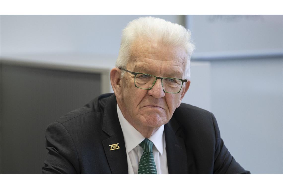 Baden-Württembergs Ministerpräsident Kretschmann  hat seine Partei zu einer härteren Gangart gegenüber der Linkspartei aufgefordert. (Archivbild)