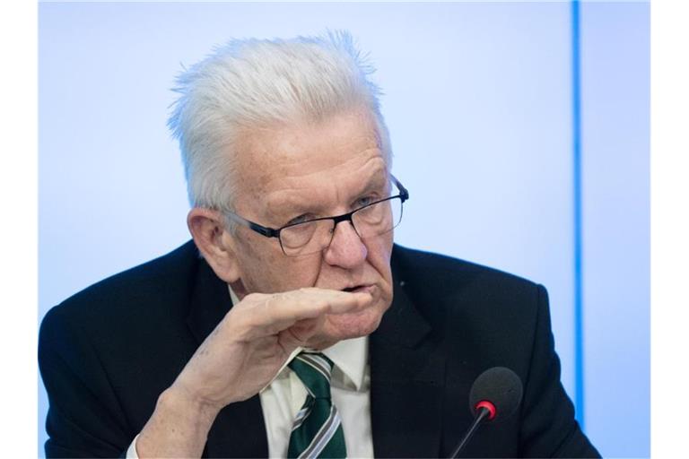 Baden-Württembergs Ministerpräsident Winfried Kretschmann spricht bei einer Pressekonferenz. Foto: Bernd Weißbrod/dpa/Archivbild