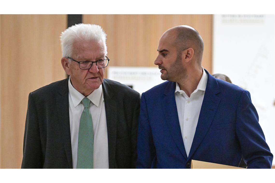 Baden-Württembergs Ministerpräsident Winfried Kretschmann (links) und Finanzminister Danyal Bayaz