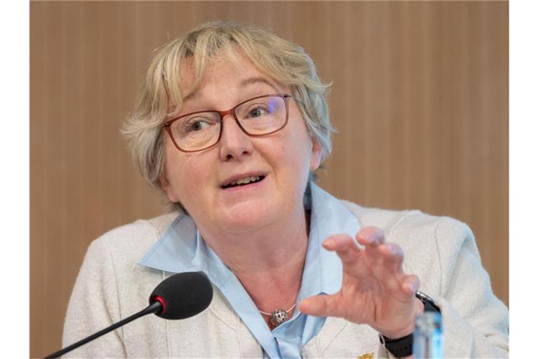 Baden-Württembergs Wissenschaftsministerin Theresia Bauer (Grüne) spricht bei einer Pressekonferenz. Foto: Bernd Weißbrod/dpa/Archivbild