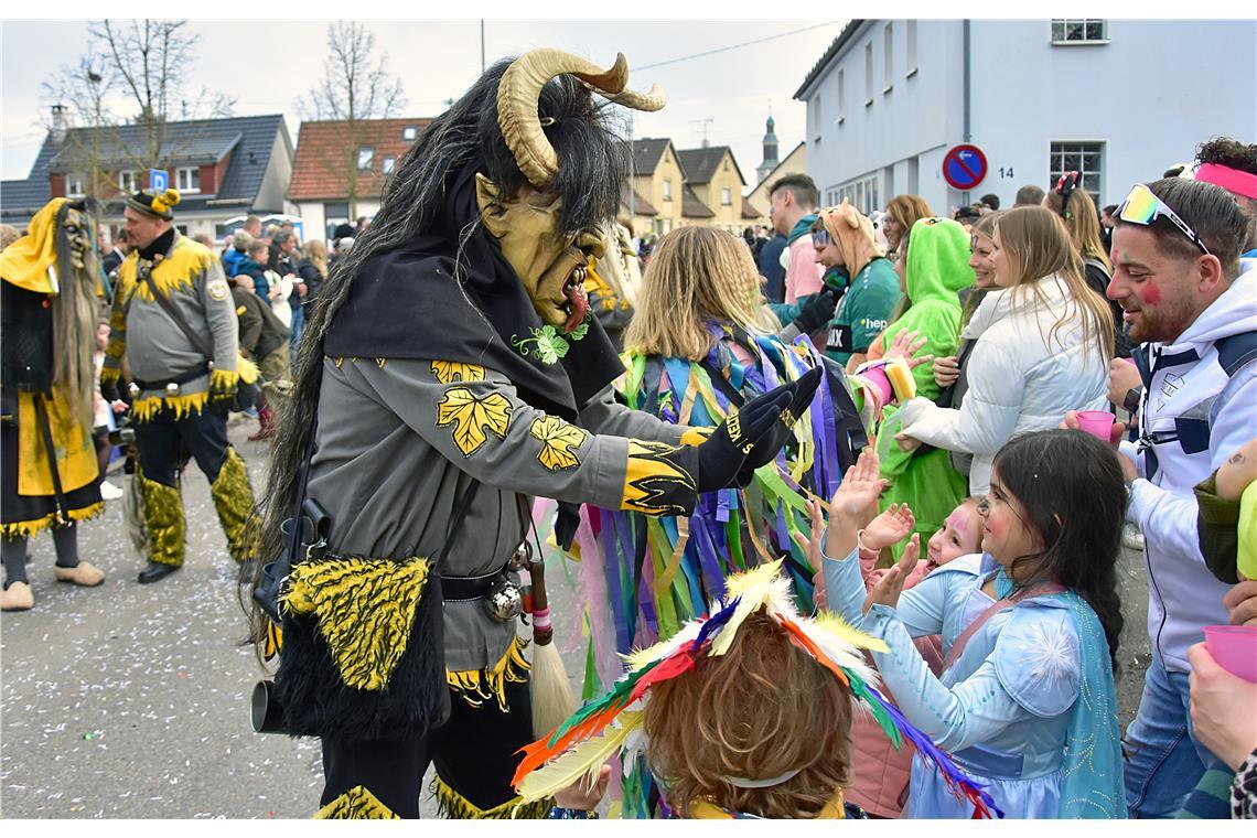 Bääääh. Die Kelter Hex streckt dem Publikum die Zunge raus.