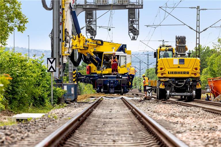 Bagger statt Bahn: Das Stuttgarter S-Bahn-Netz wird weiter auf Vordermann gebracht.