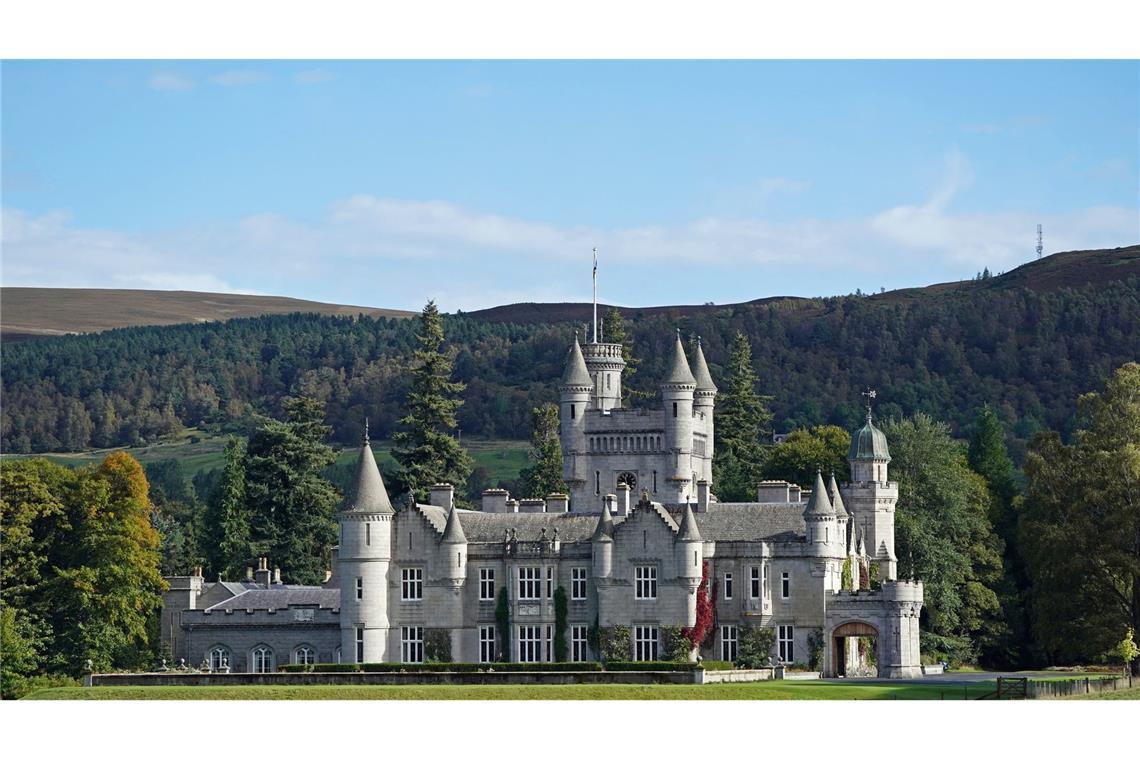 Balmoral Castle ist eine der Residenzen der königlichen Familie, in der Königin Elizabeth II. traditionell die Sommermonate verbrachte.