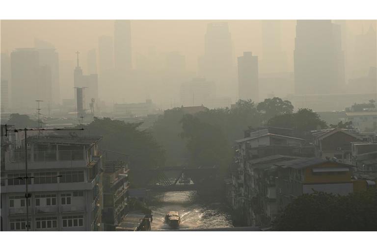 Bangkoks Skyline liegt häufig unter einer giftigen Smog-Wolke.