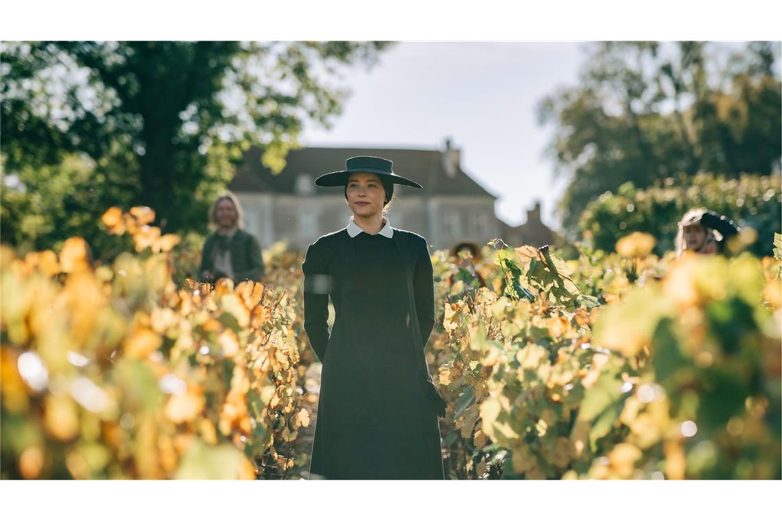 Barbe-Nicole Clicquot-Ponsardin (Haley Bennett) erbt das Weingut ihres verstorbenen Mannes.